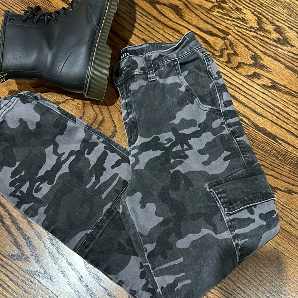 Black & gray camo Prosperity Cargo Pants